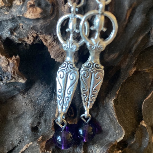 Eye catching Earrings - Picture 2 of 2